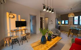Marios Home, A Cozy And Spacious Apartment Near Downtown